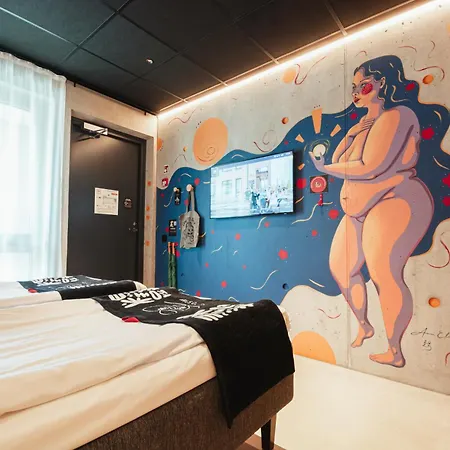 Time Hotel, Time To Art & Boutique
