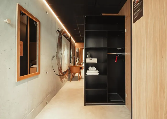 Time Hotel, Time To Art & Boutique מלון